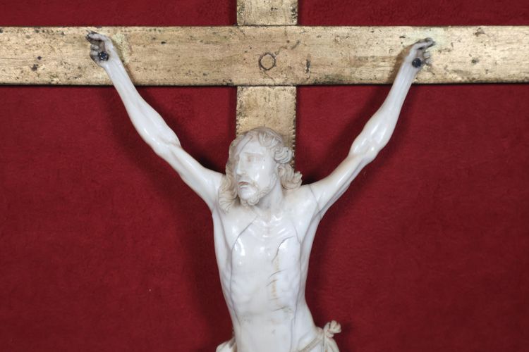 Provençal ivory Christ from the Regency period, early 18th century