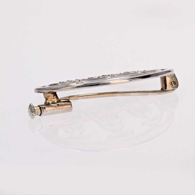 Broche Ovale Et Ses Cloches Diamantées