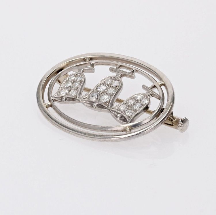Broche Ovale Et Ses Cloches Diamantées
