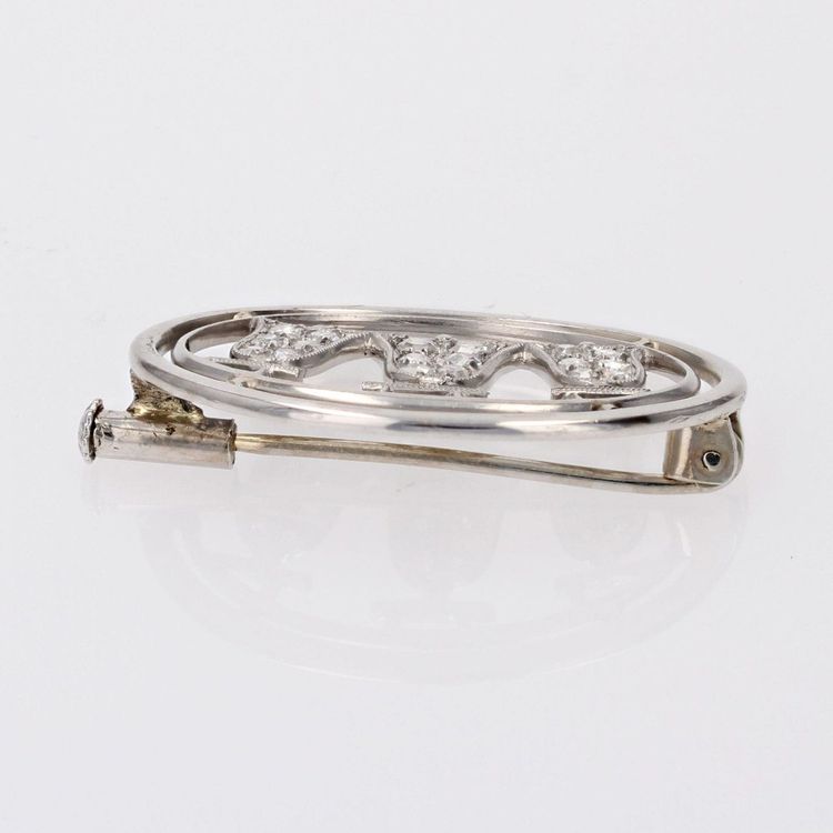 Broche Ovale Et Ses Cloches Diamantées