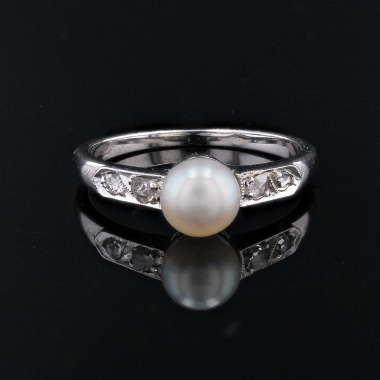 Anello antico con perla e diamanti