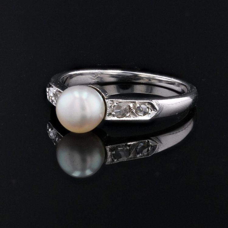 Anello antico con perla e diamanti