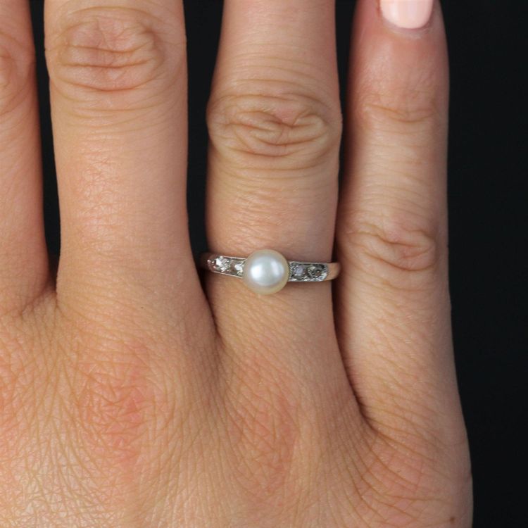 Anello antico con perla e diamanti