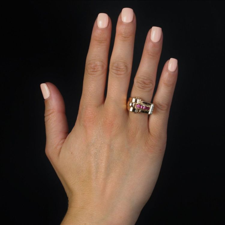 Asymmetrischer Panzerring mit Rubin und Diamanten