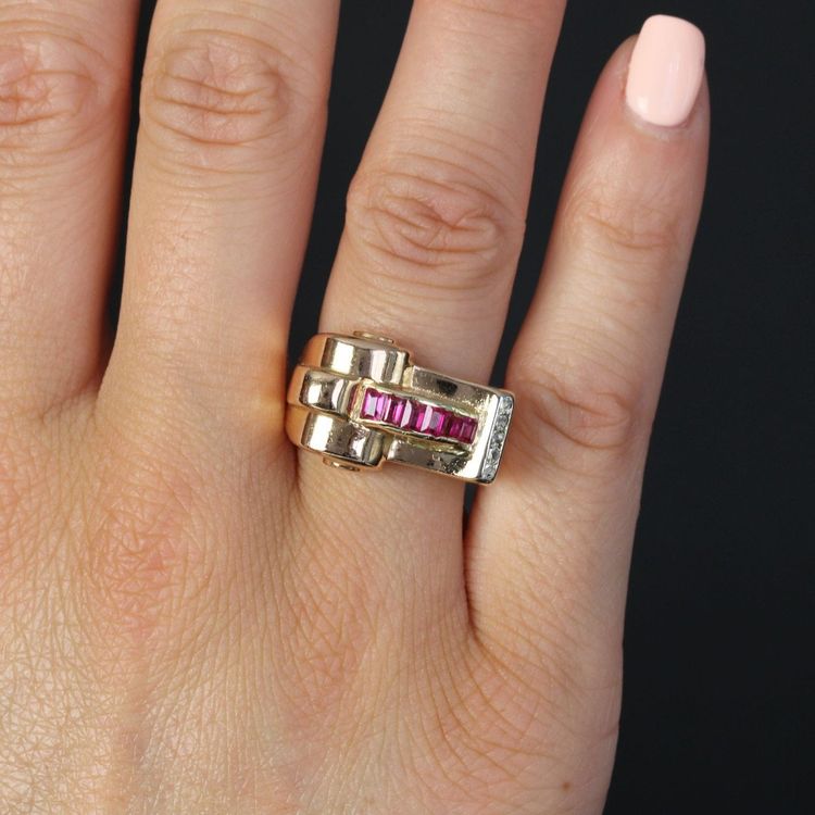 Asymmetrischer Panzerring mit Rubin und Diamanten