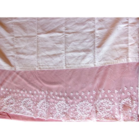 Nappe d'autel en toile et tulle brodé époque fin XIXe siècle