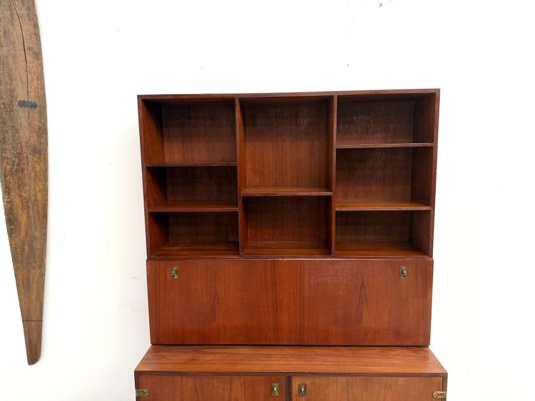 Bücherregal-Side aus Teakholz und Messing
