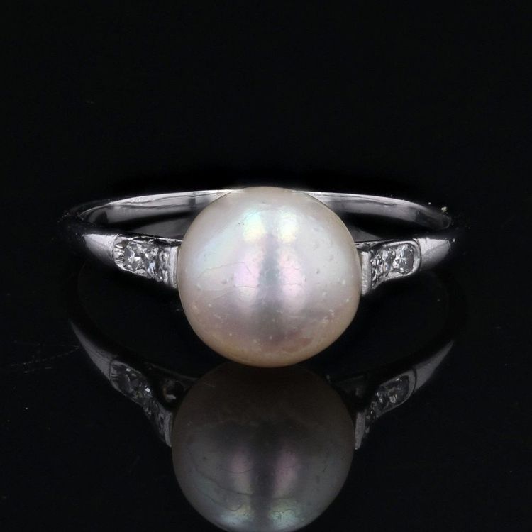 Anello antico con perla coltivata e diamanti