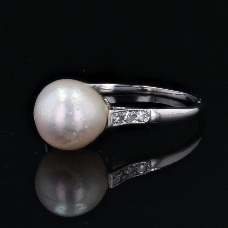 Anello antico con perla coltivata e diamanti