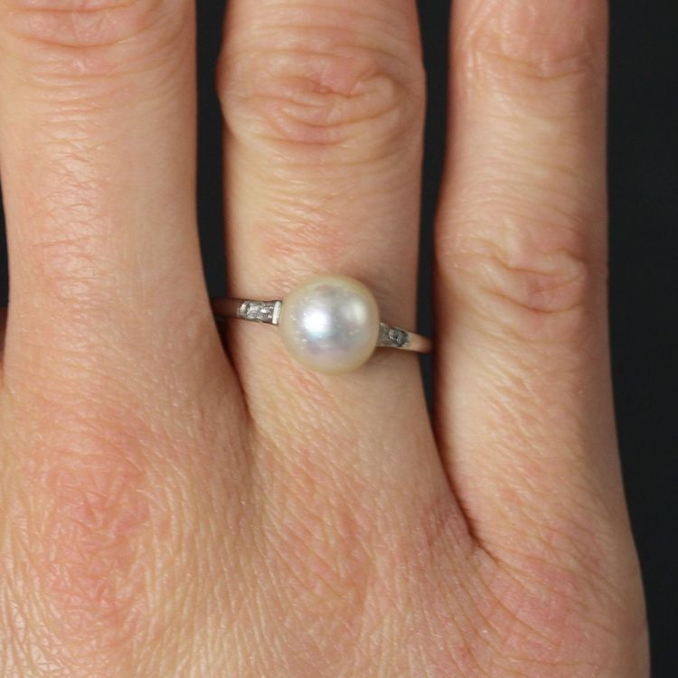Anello antico con perla coltivata e diamanti