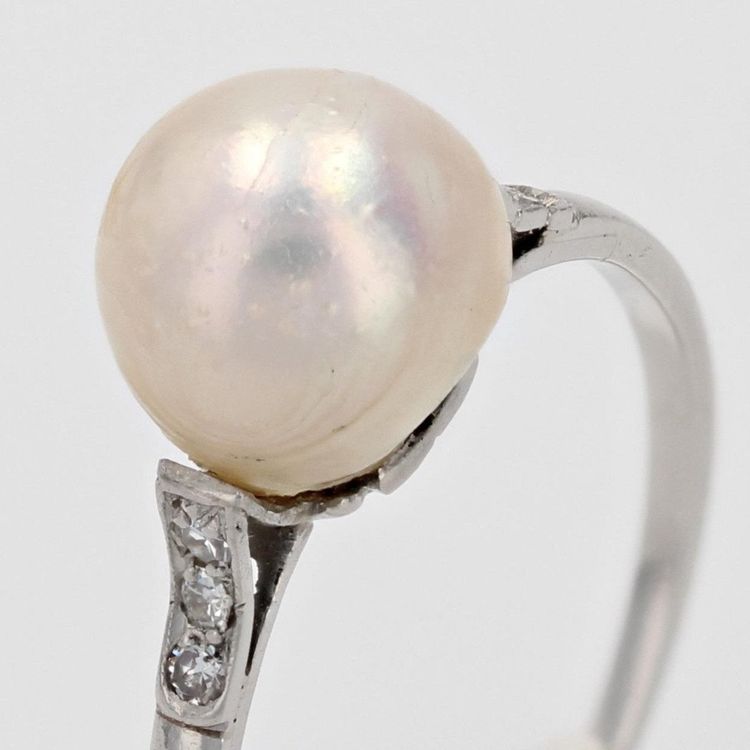Anello antico con perla coltivata e diamanti
