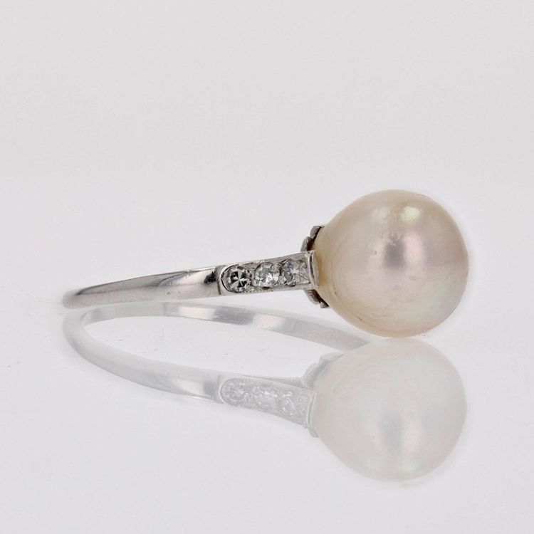 Anello antico con perla coltivata e diamanti