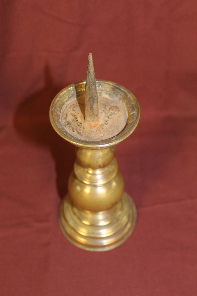 Candeliere in bronzo proveniente dall'Olanda, XVII secolo