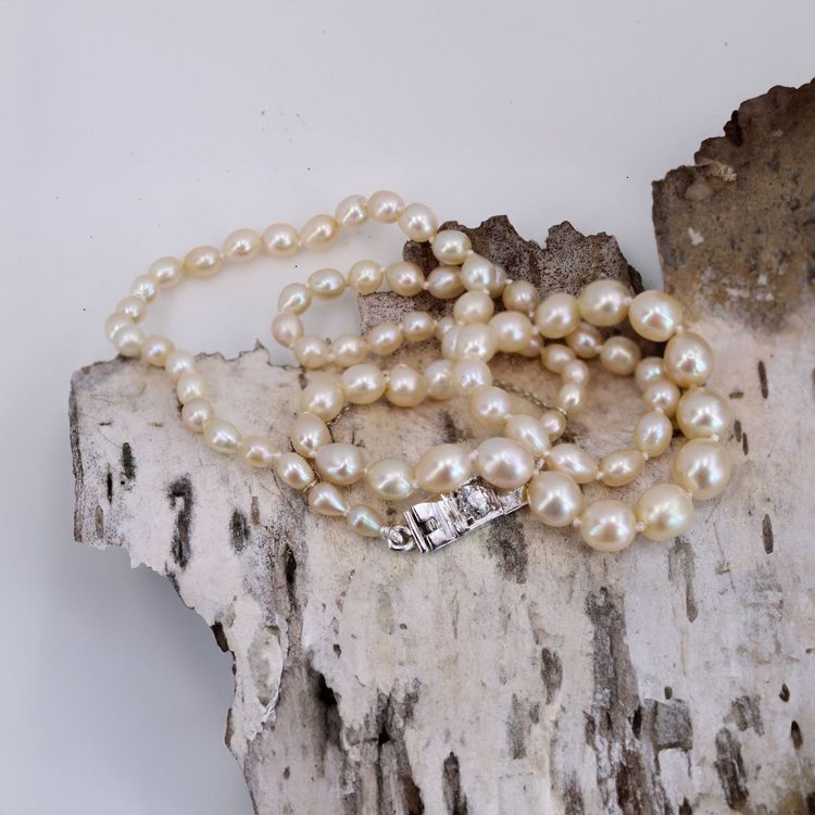 Feine Barockperlenkette mit Diamantverschluss