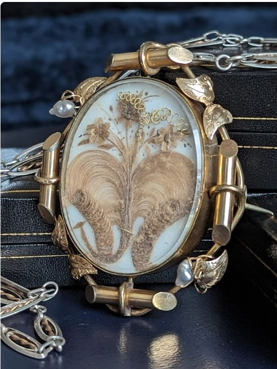 Médaillon Ancien Ovale - Pierre Bleue (cristal De Roche) - Métal Doré - Format 3,5x2 Cm