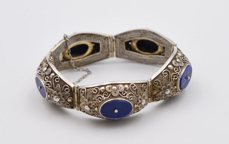 Armband mit Medaillon in Silber und Lapislazuli Asien China