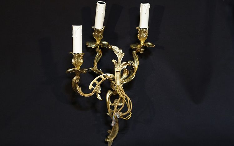 Pair of sconces in chiseled and gilded bronze, 19th 