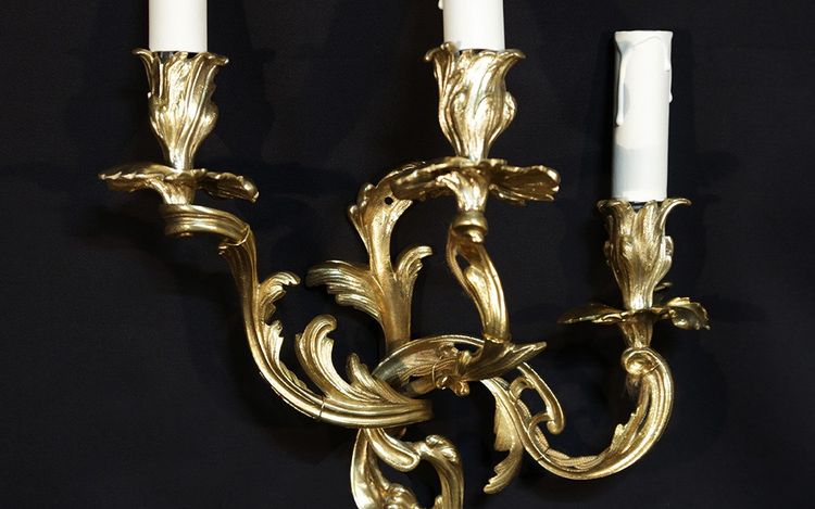 Pair of sconces in chiseled and gilded bronze, 19th 