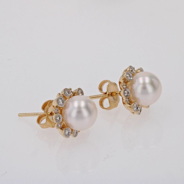 Orecchini in oro giallo con perle Akoya e diamanti