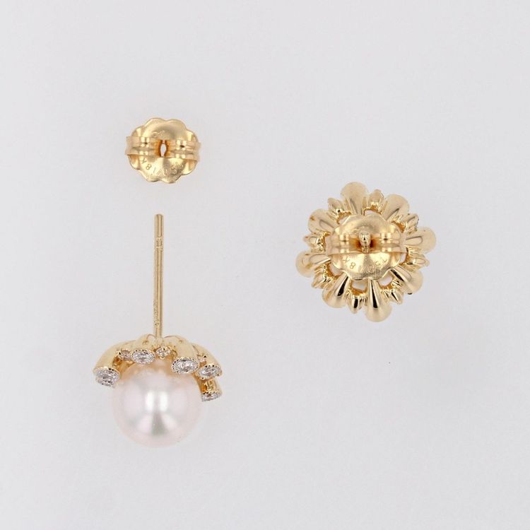 Orecchini in oro giallo con perle Akoya e diamanti