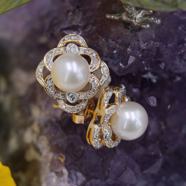 Orecchini traforati con perle e diamanti