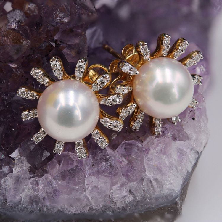 Schneeflockenohrringe mit Akoya-Perlen und Diamanten