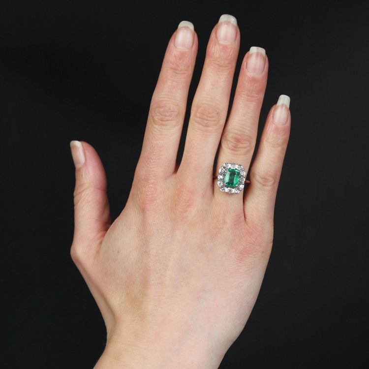 Blumenring mit Smaragd und Diamanten