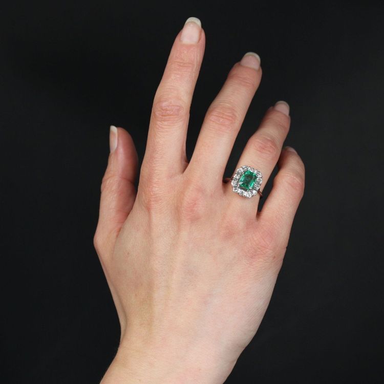 Blumenring mit Smaragd und Diamanten