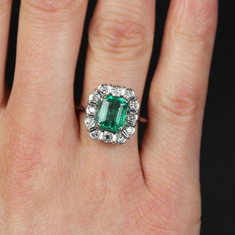 Blumenring mit Smaragd und Diamanten