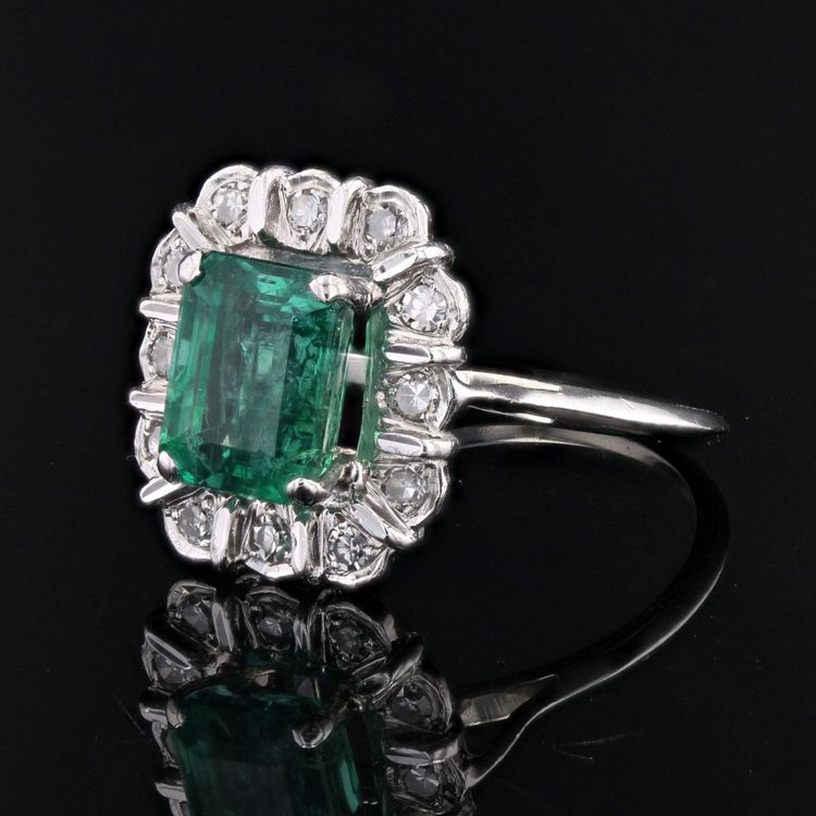 Blumenring mit Smaragd und Diamanten