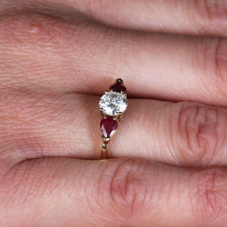 Bague Diamant Et Rubis Taillés En Poire
