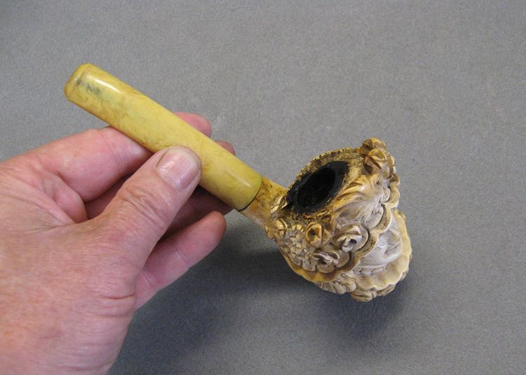 Meerschaumpfeife mit Darstellung einer Renaissancefigur.