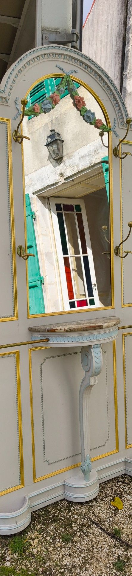 Garderobe im Louis XVI-Stil, 19. Jahrhundert