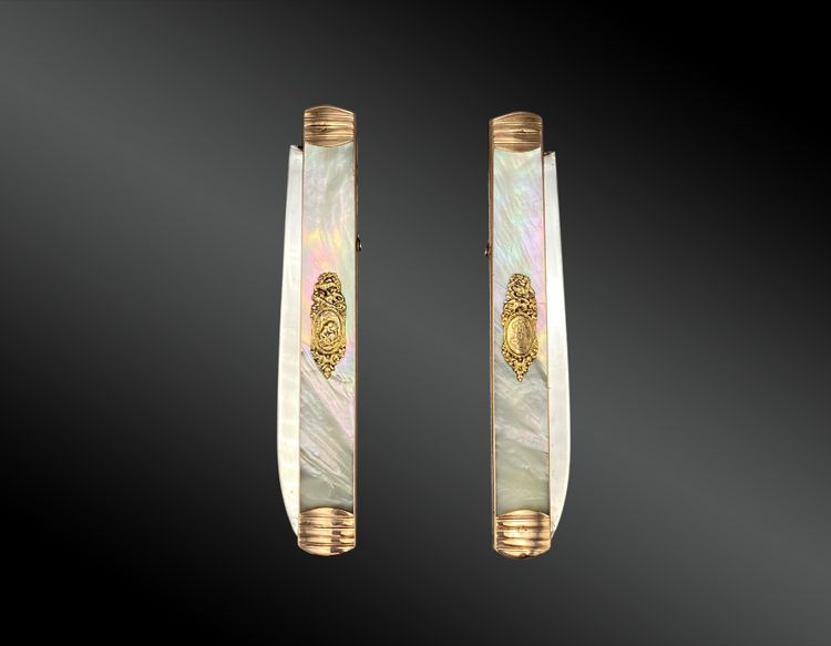 COLTELLO DI CHIUSURA DI LUSSO, ORO, ARGENTO E MADREPERLA, Francia, fine XVIII secolo