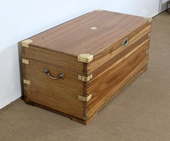 Travel trunk in Camphor and Blond Mahogany - Late 19th century