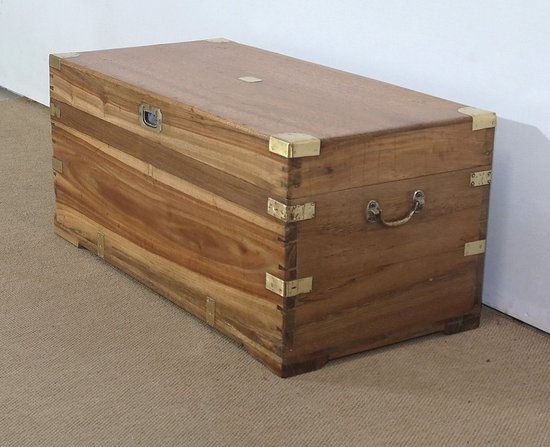 Travel trunk in Camphor and Blond Mahogany - Late 19th century