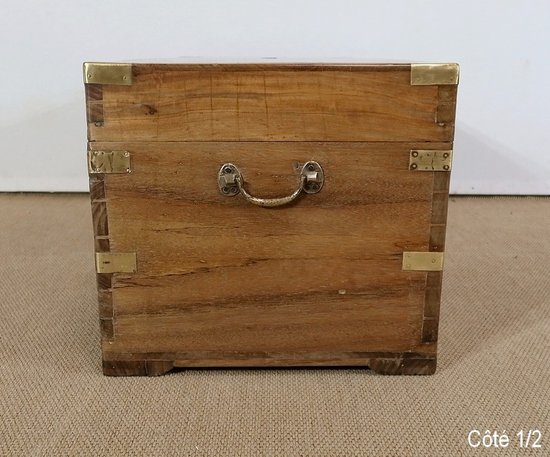 Travel trunk in Camphor and Blond Mahogany - Late 19th century