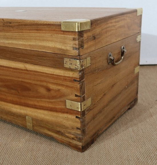 Travel trunk in Camphor and Blond Mahogany - Late 19th century