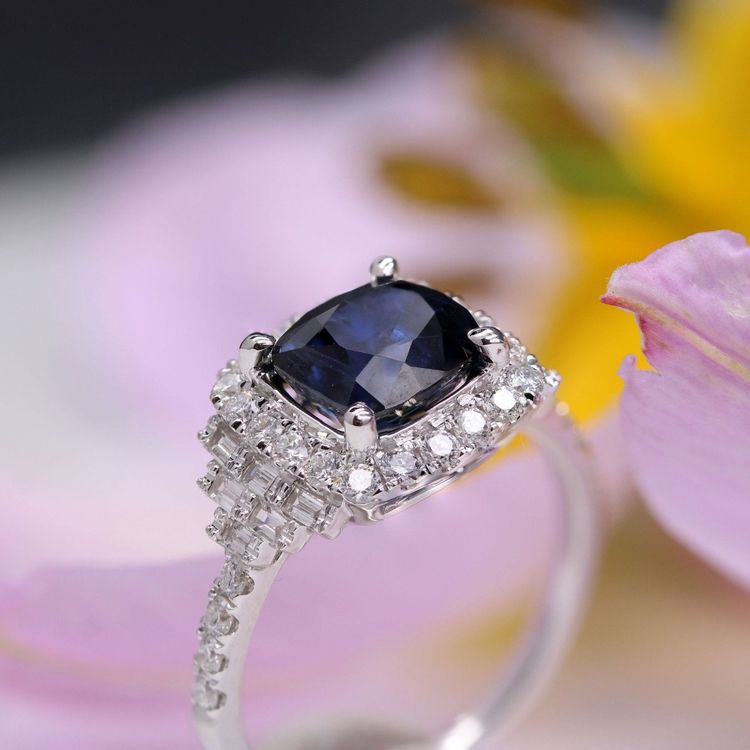 Ceylon-Kissen-Saphir- und Diamantring