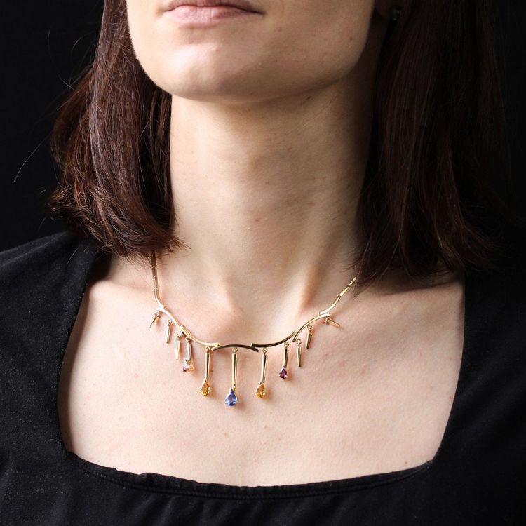 Collier En Or Et Ses Saphirs De Couleur