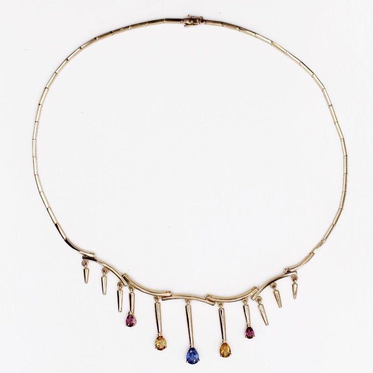 Collier En Or Et Ses Saphirs De Couleur