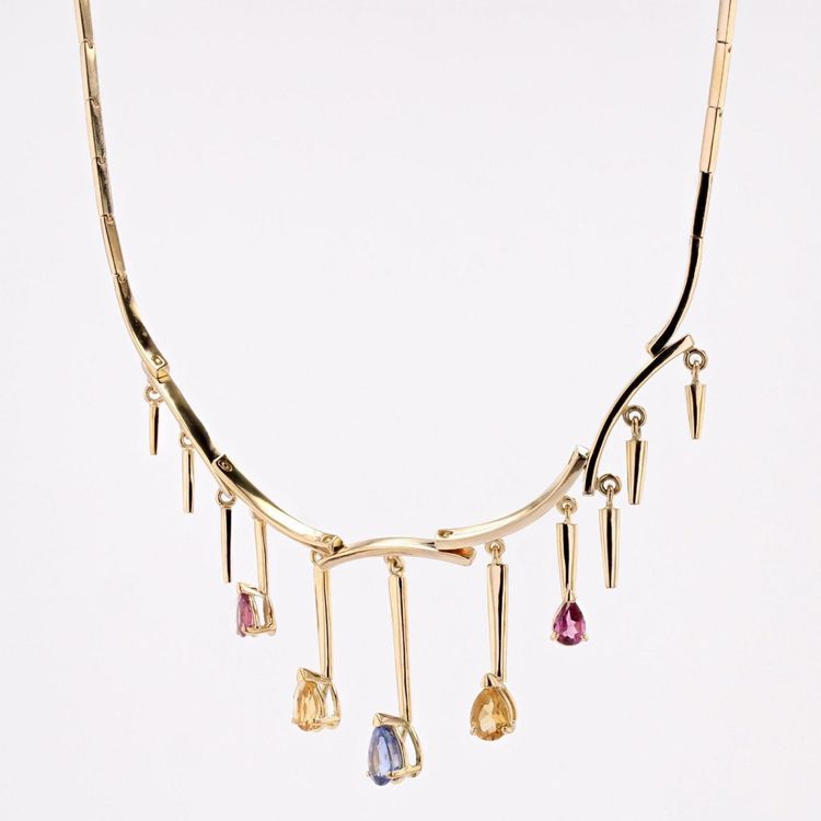 Collier En Or Et Ses Saphirs De Couleur