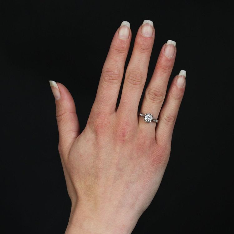Anello solitario con diamante antico