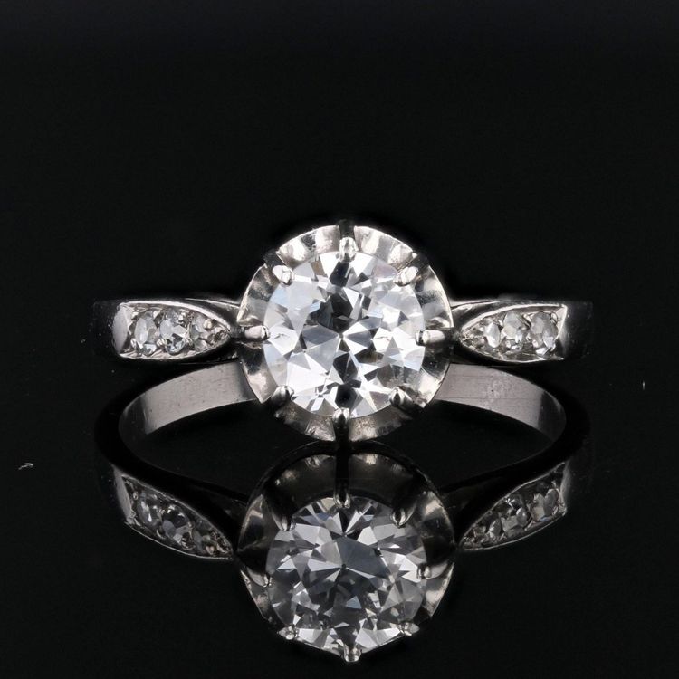 Anello solitario con diamante antico