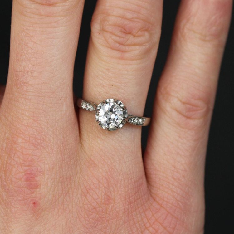 Anello solitario con diamante antico