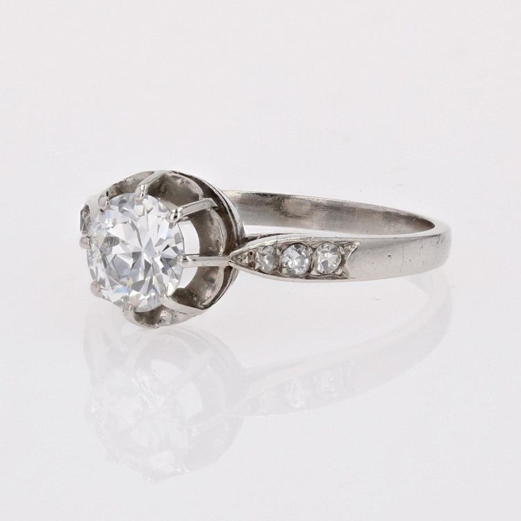 Anello solitario con diamante antico