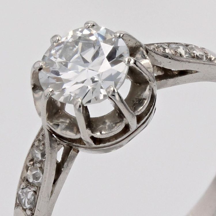 Anello solitario con diamante antico
