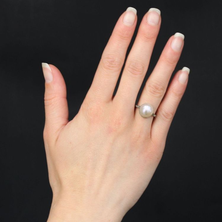 Anello in platino con perle Mabé e diamanti