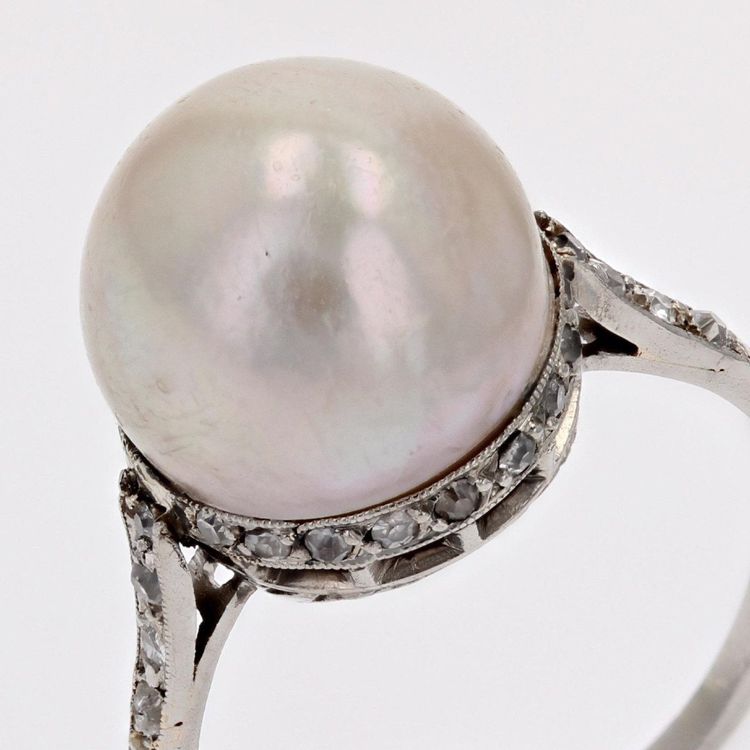 Anello in platino con perle Mabé e diamanti