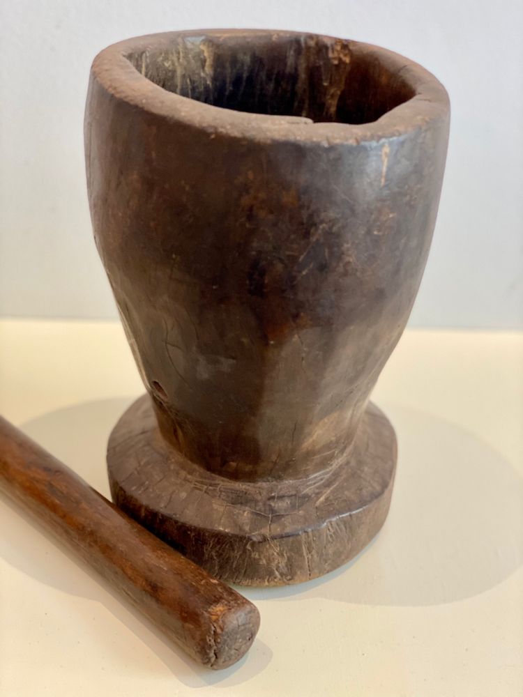 Mortier africain ancien en bois lourd avec pilon